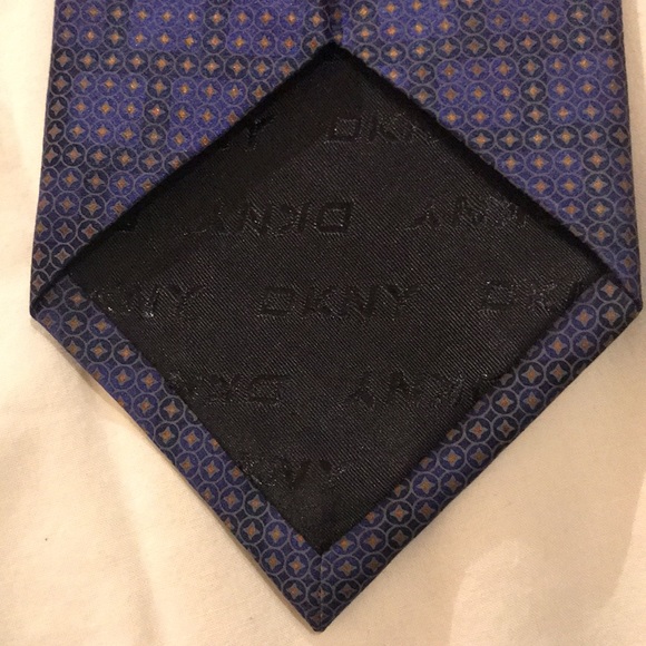 DKNY Mini Medallions Print SILK TIE - Picture 6 of 13